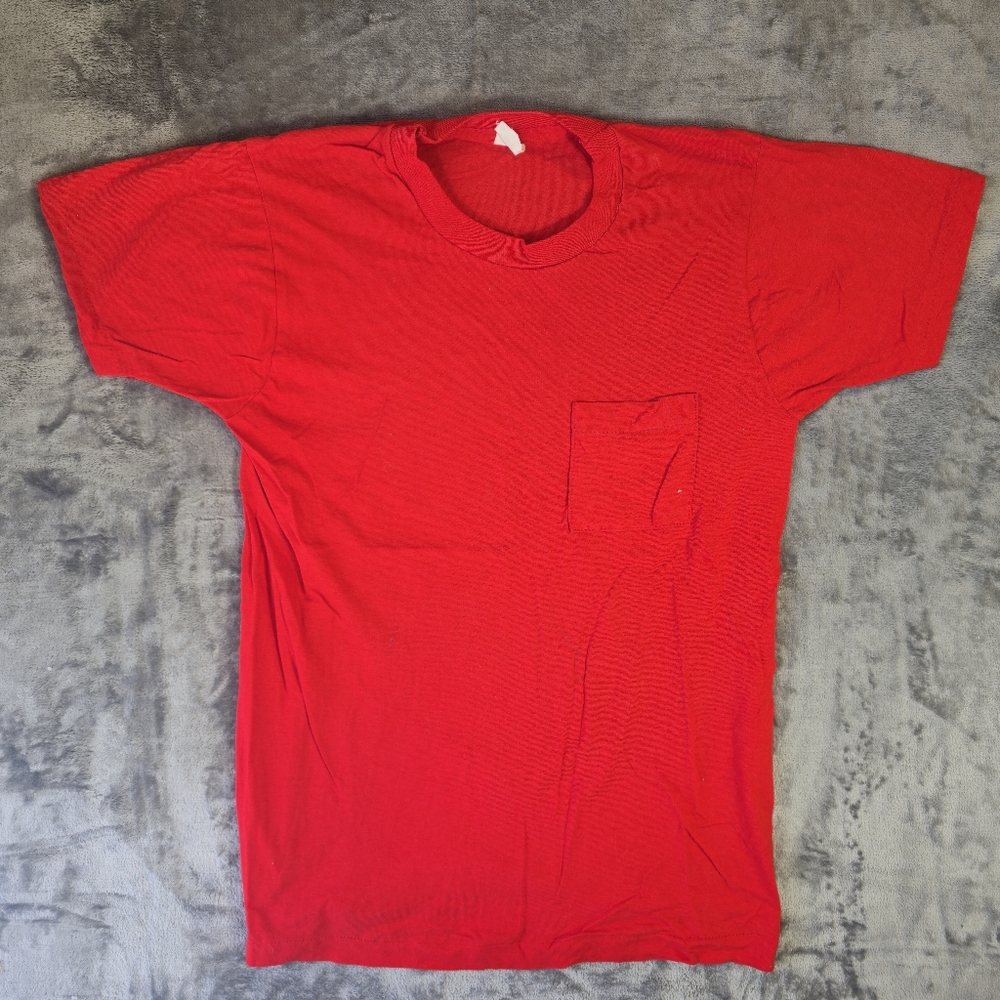 Vintage Fruit Of The Loom Pocket T Shirt Size Medium Fits Small Red